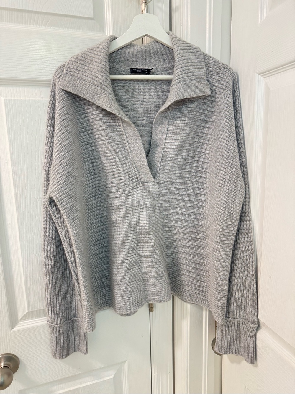 Vineyard Vines gray collared V-Neck 100% Cashmere pullover knit sweater size XL